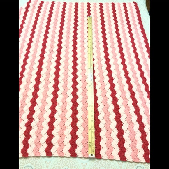 Handmade Large Knit Pink Zig Zag Blanket Quilt - Picture 2 of 4